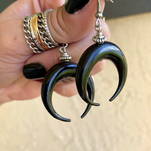 Black buffalo horn crecent moon up side down earrings dangly boho goth celtic - Picture 6 of 12